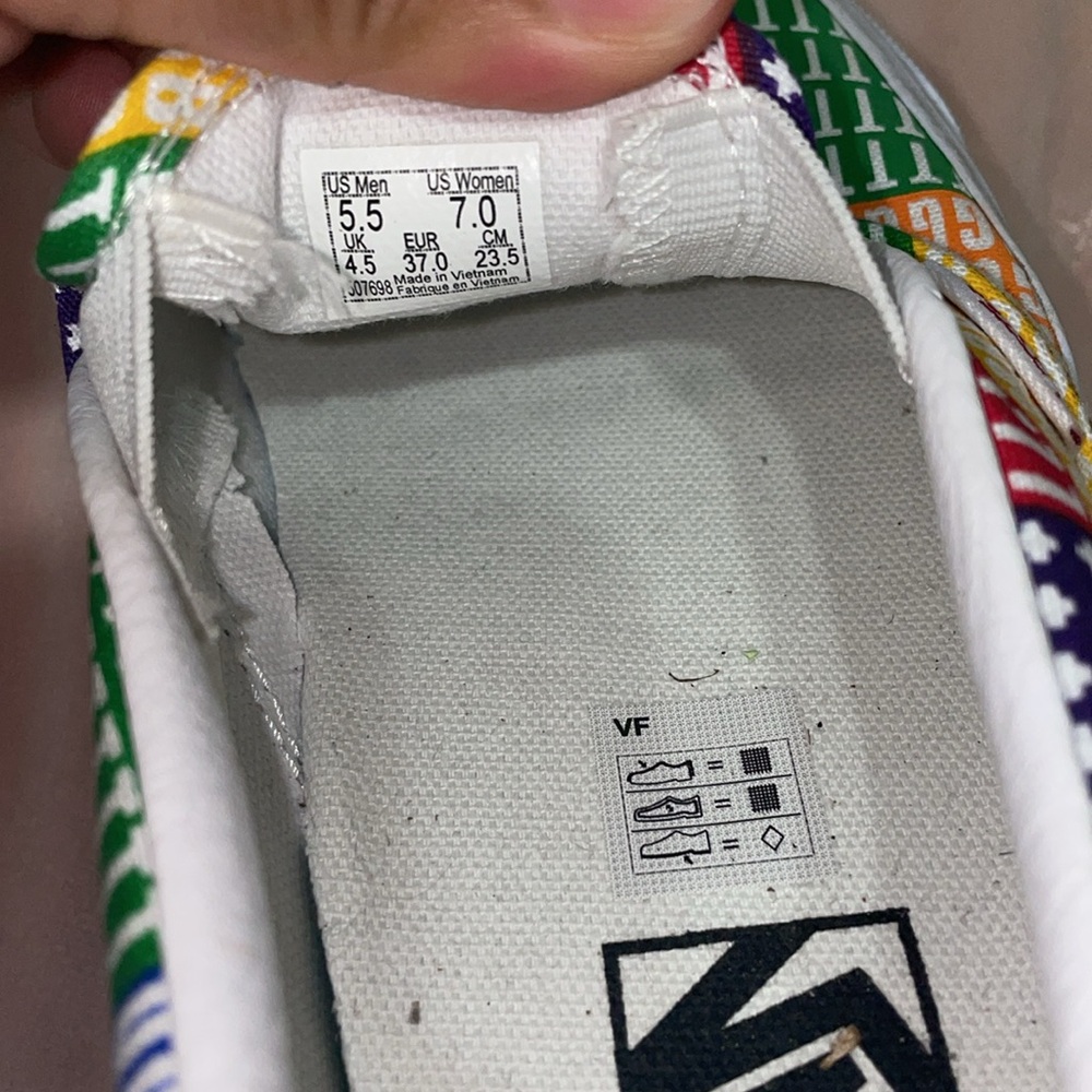 Vans - Picture 6 of 6